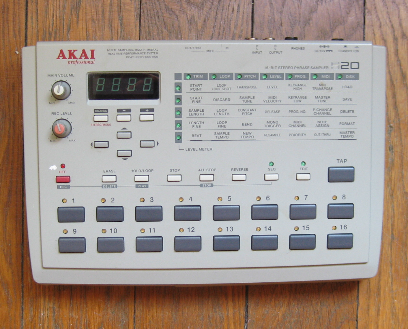 Dope Machines You Didn't Know Existed: AKAI S20 (Sampler)